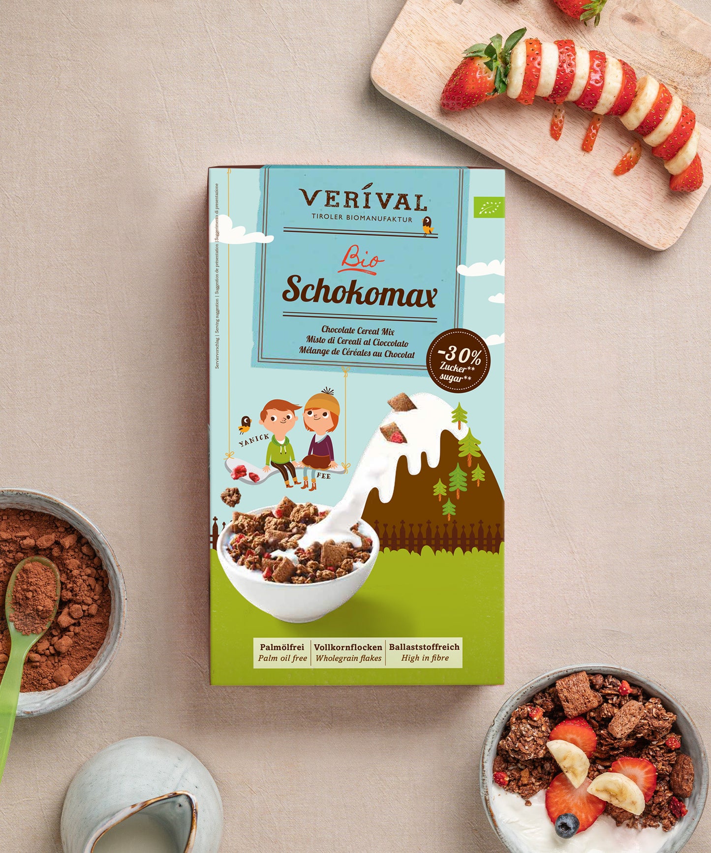 Das Geschenkset Set "Best Breakfast Friends“ von Verival Bio enthält unter anderem das Produkt Schokomax. Die Verpackung ist mit Kinder- und Schokoladenmotiven versehen.