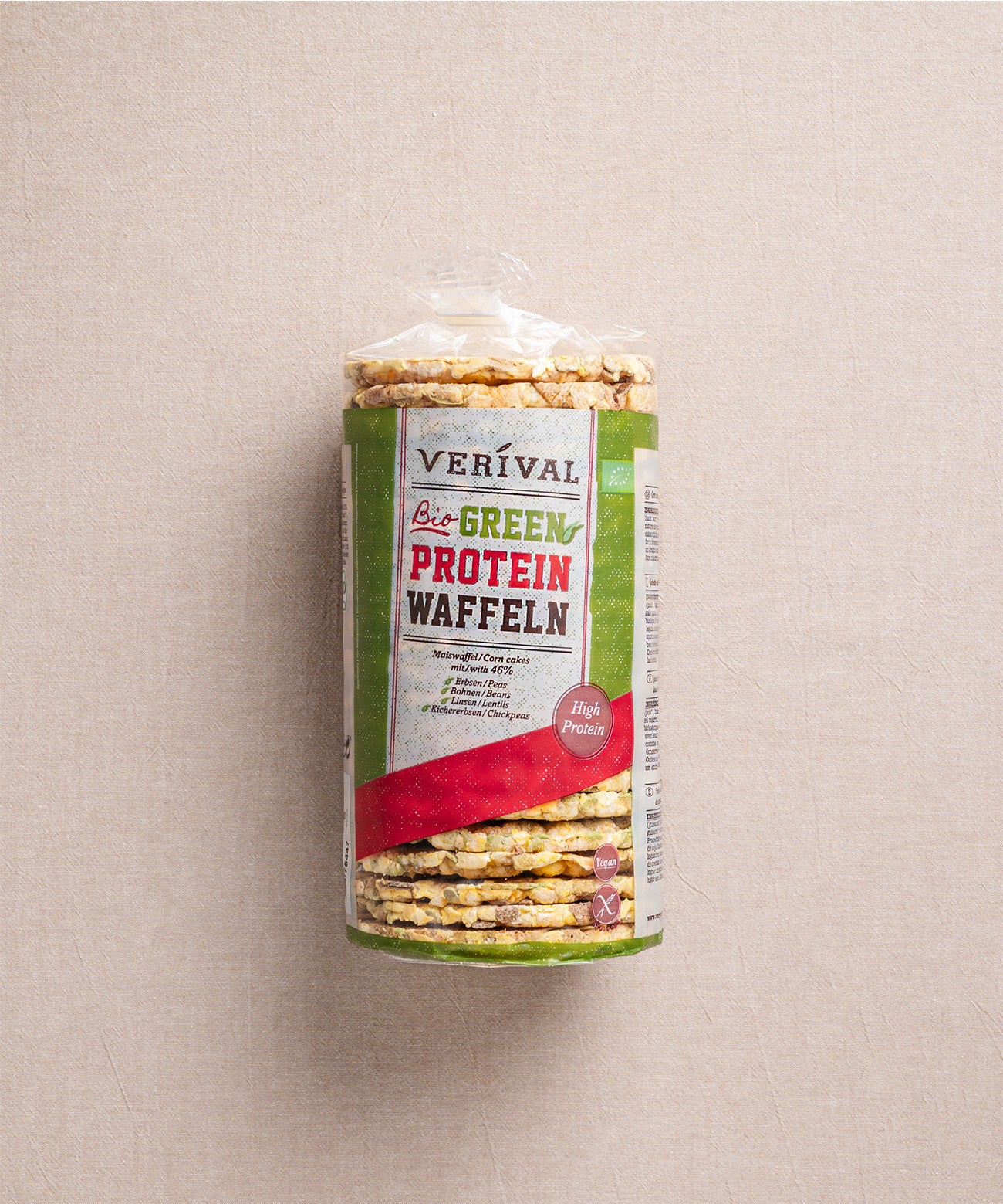 Eine Packung Green Protein Waffeln von Verival Bio, die proteinreiche Reiswaffeln als pflanzliche Proteinquelle mit grünem Etikett auf neutralem Hintergrund präsentiert.