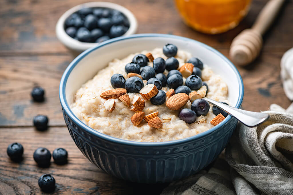 Porridge with almond milk